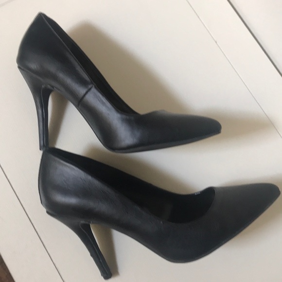 Candie's Shoes - ✨HUGE SALE!🎉 Candie’s Black Heels/Pumps